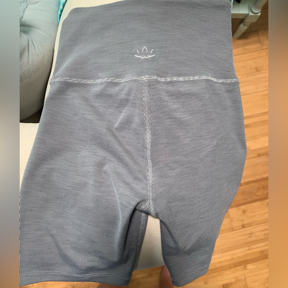 Beyond Yoga Ribbed Bike short EUC